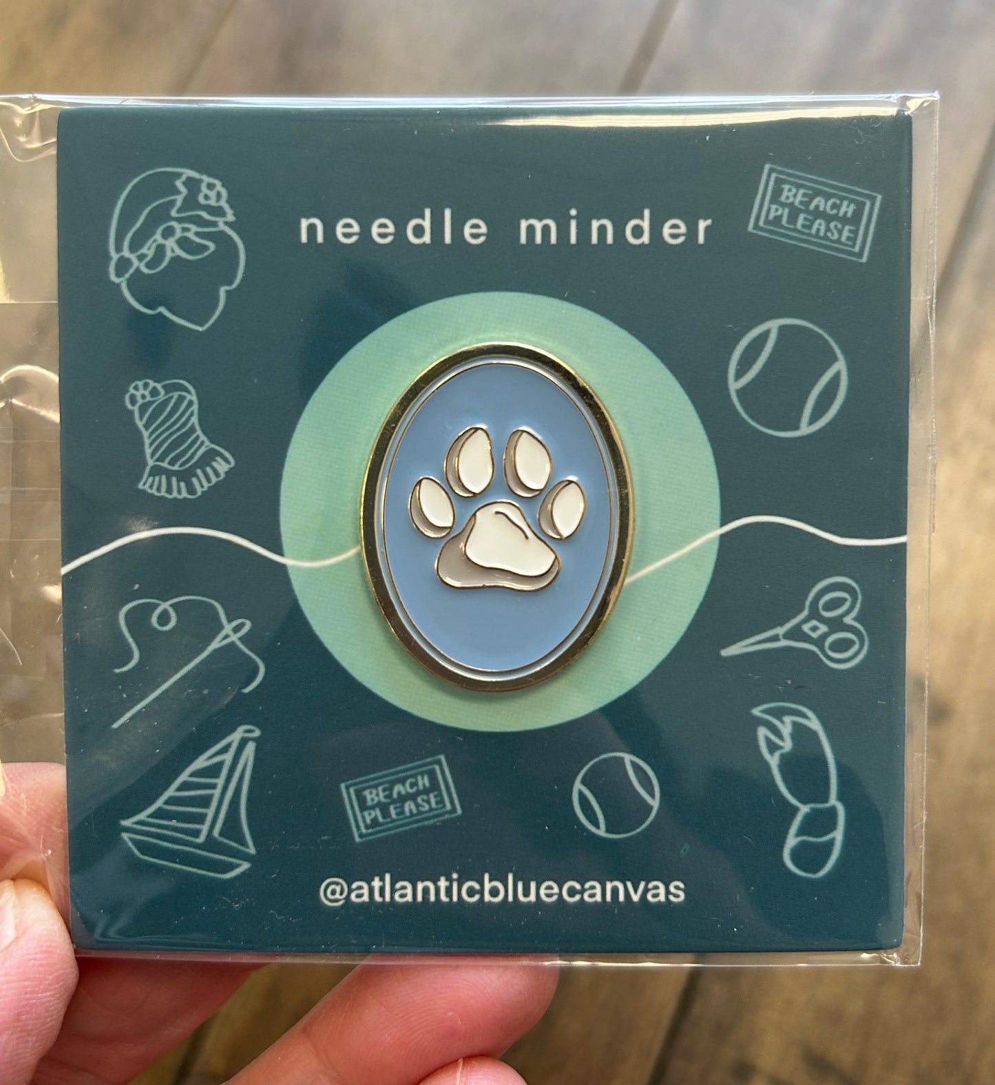 Paw Print Cameo Needleminder